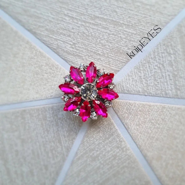 Knoopclip Diamond Flower Fuchsia ♡ (per stuk)