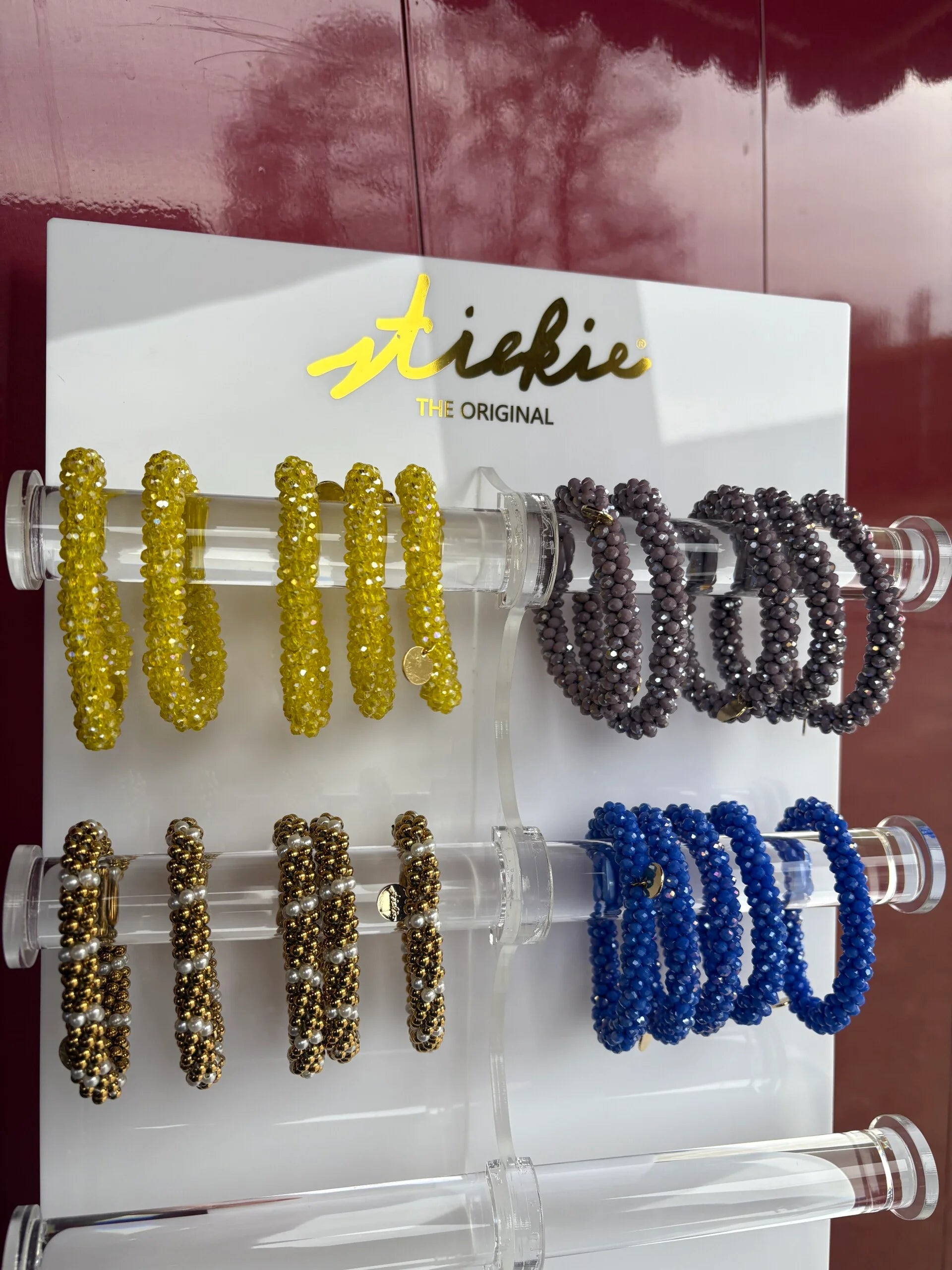 Stiekie gouden stalen kralen met parels