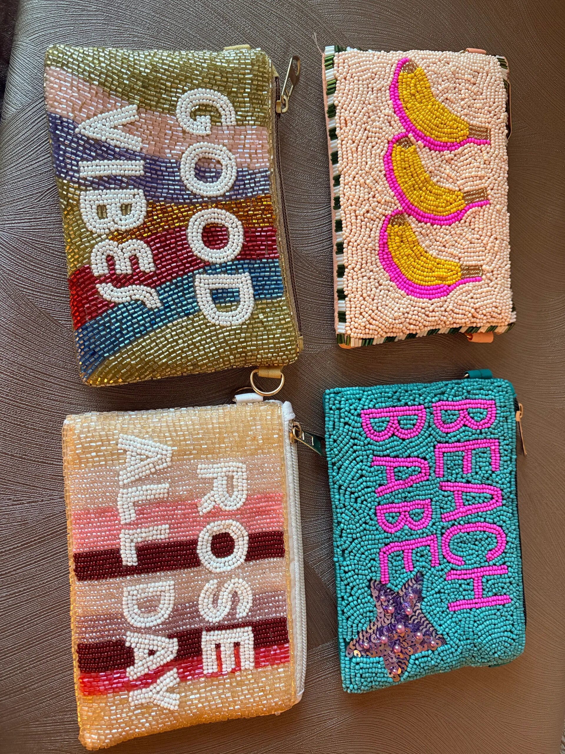 Kleine tasjes/portomonee's met kraaltjes div soorten