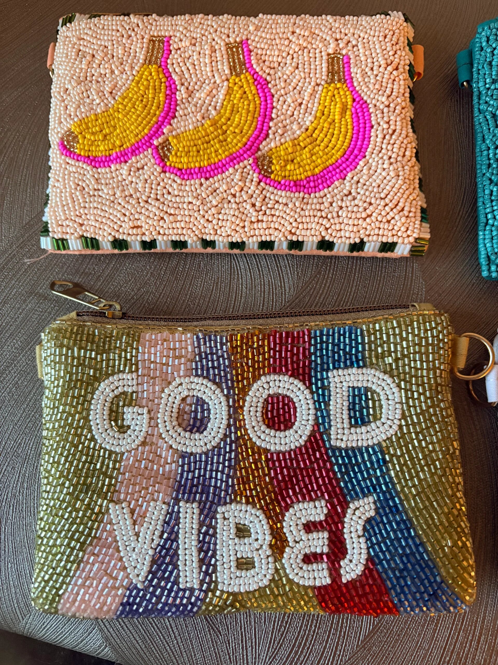 Kleine tasjes/portomonee's met kraaltjes div soorten